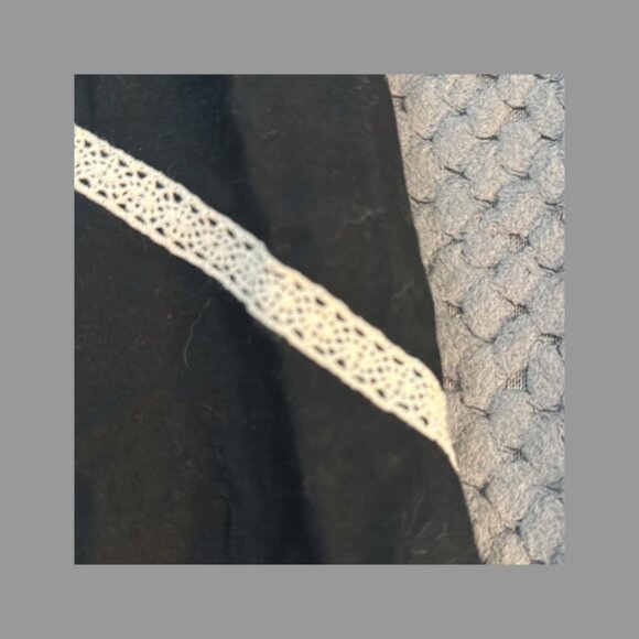 Victoria's Secret Black Cream Lace Chemise Top Size Small GUC #M-067 - Picture 3 of 5